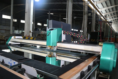 Automatic glass cutting machine